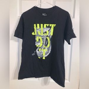 Men’s Nike t-shirt